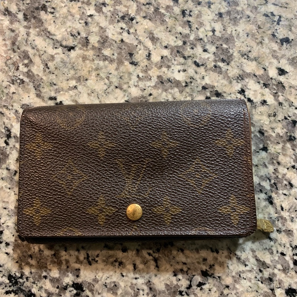 LV WALLET